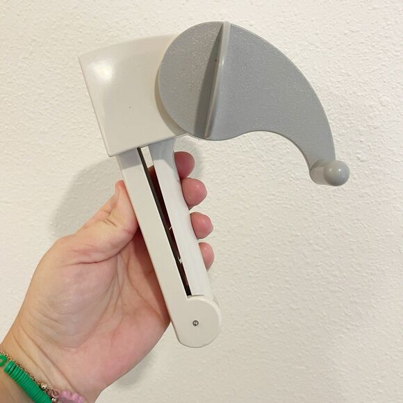 The Pampered Chef Deluxe Cheese Grater #1275 w/ 2 Grating Attachments - Picture 4 of 6